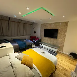  Guest house Cozy Near United Kingdom